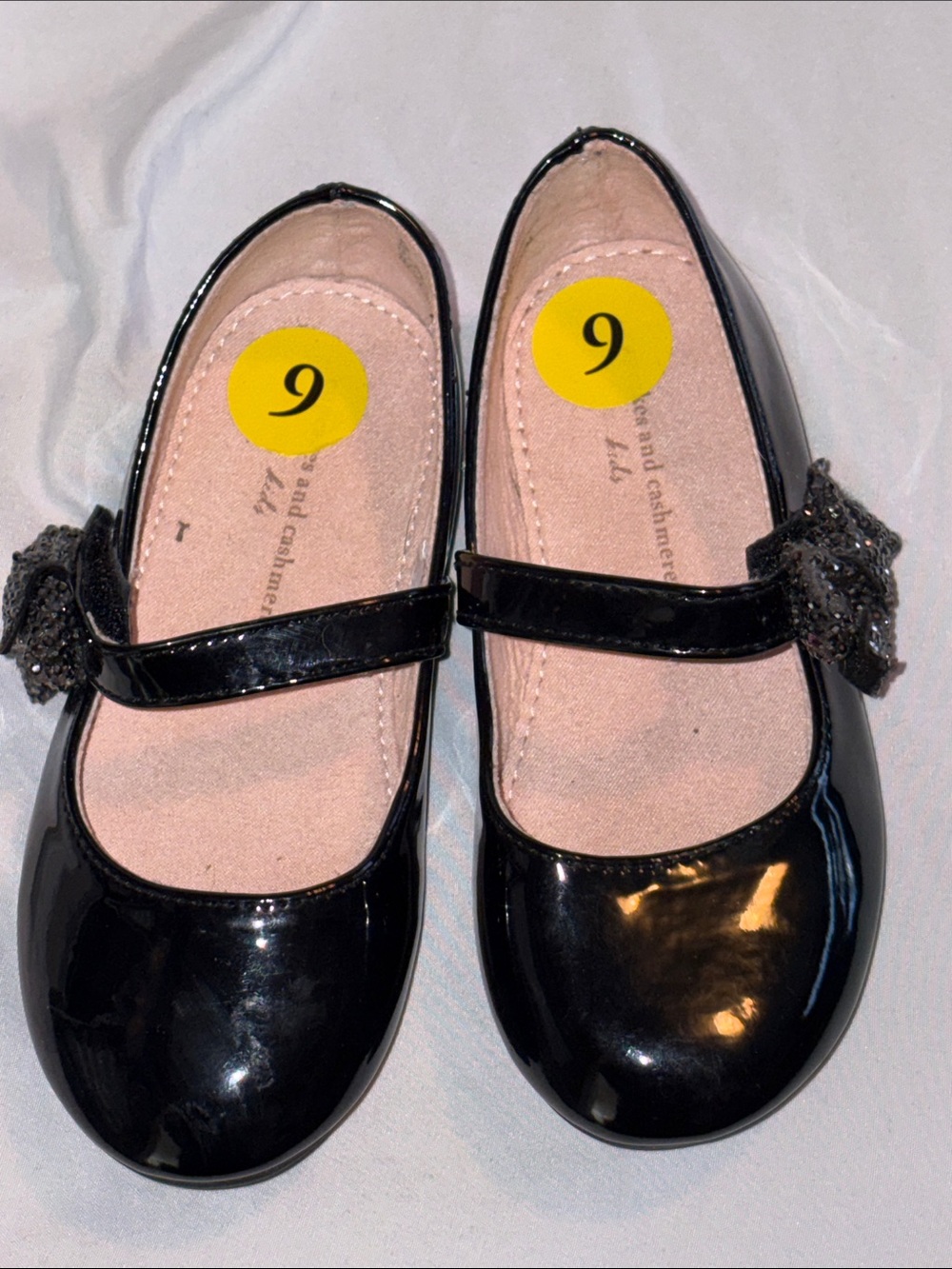 Cupcakes and Cashmere Black Patent Mary Jane Flats with Rhinestone Bow size 9